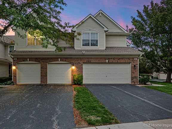 2nd image of 33 Egg Harbour Ct