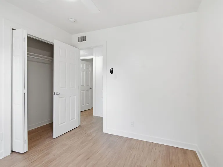 809 James St — Photo 23