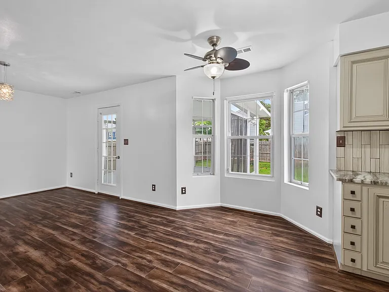 3200 Vermeer Dr #8 — Photo 16