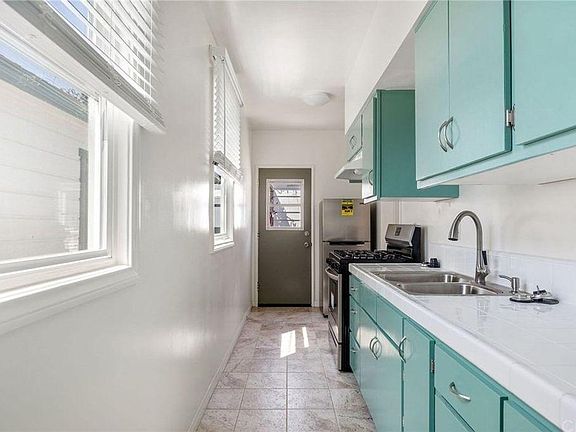 4th image of 2224 Torrance Blvd #B