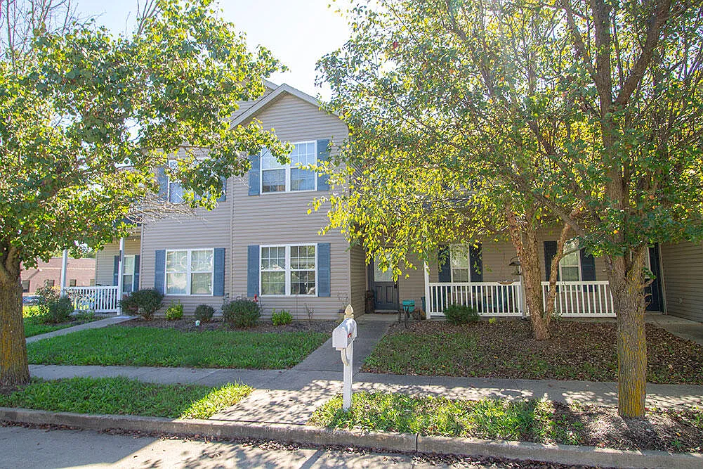 3 bed, 3.0 bath, 1738 sqft, $1,850 — Photo 1