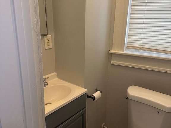 5th image of 2822 Riggs Ave