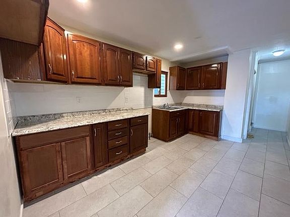 4th image of 1142 Kensington Ave
