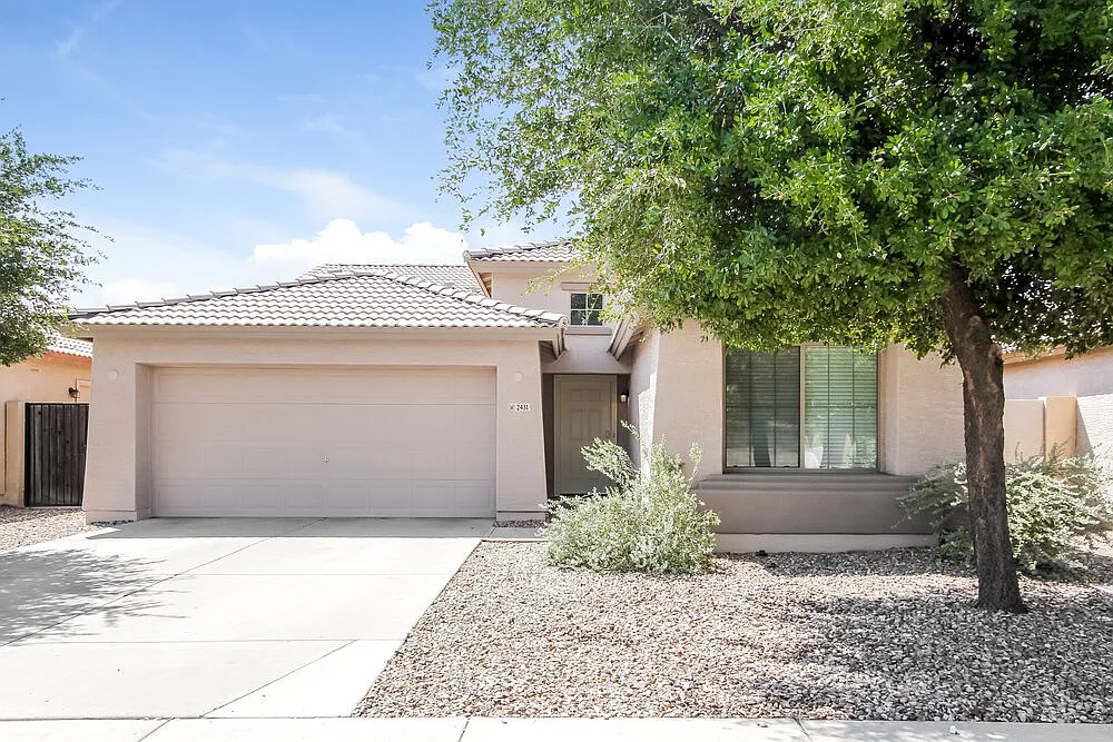 4 bed, 2.0 bath, 1665 sqft, $2,260 — Photo 1