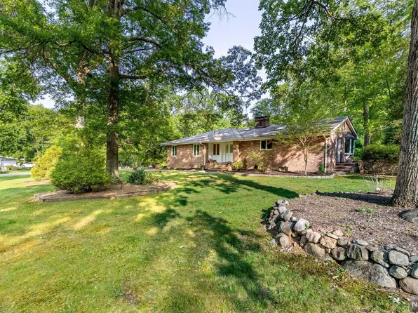 72 Danebury Downs, Saddle River, NJ 07458
