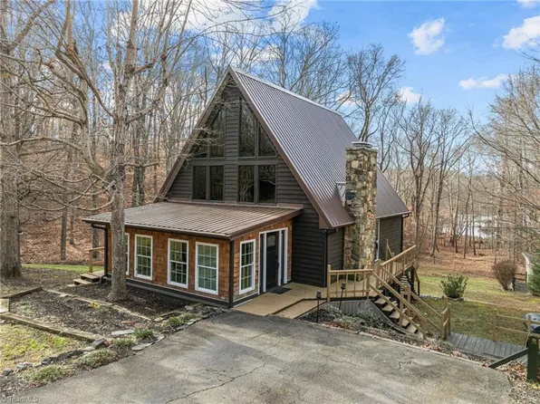 138 Beech Dr, Leasburg, NC 27291