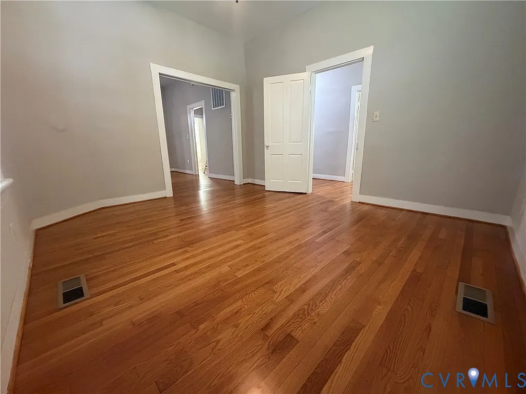 2 bed, 1.0 bath, 1061 sqft, $1,300 — Photo 4