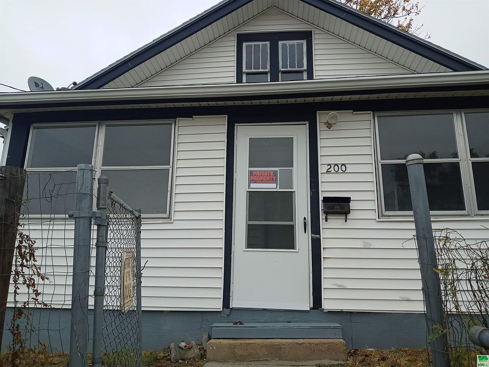 1st image of 200 S Leonard St