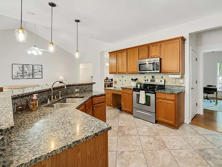 607 Green Garden Cir — Photo 13