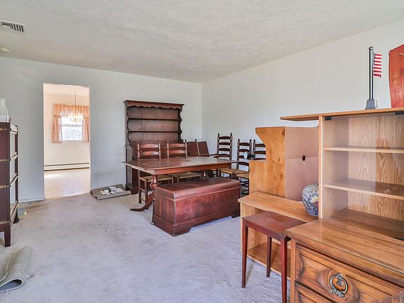 4th image of 21 Columbine Cir