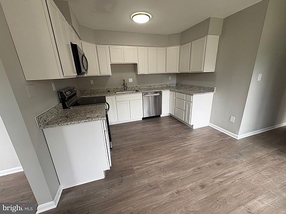 4th image of 7796 Fox Ct