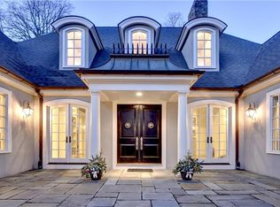 11 Ocean Lawn Ln, Newport, RI 02840
