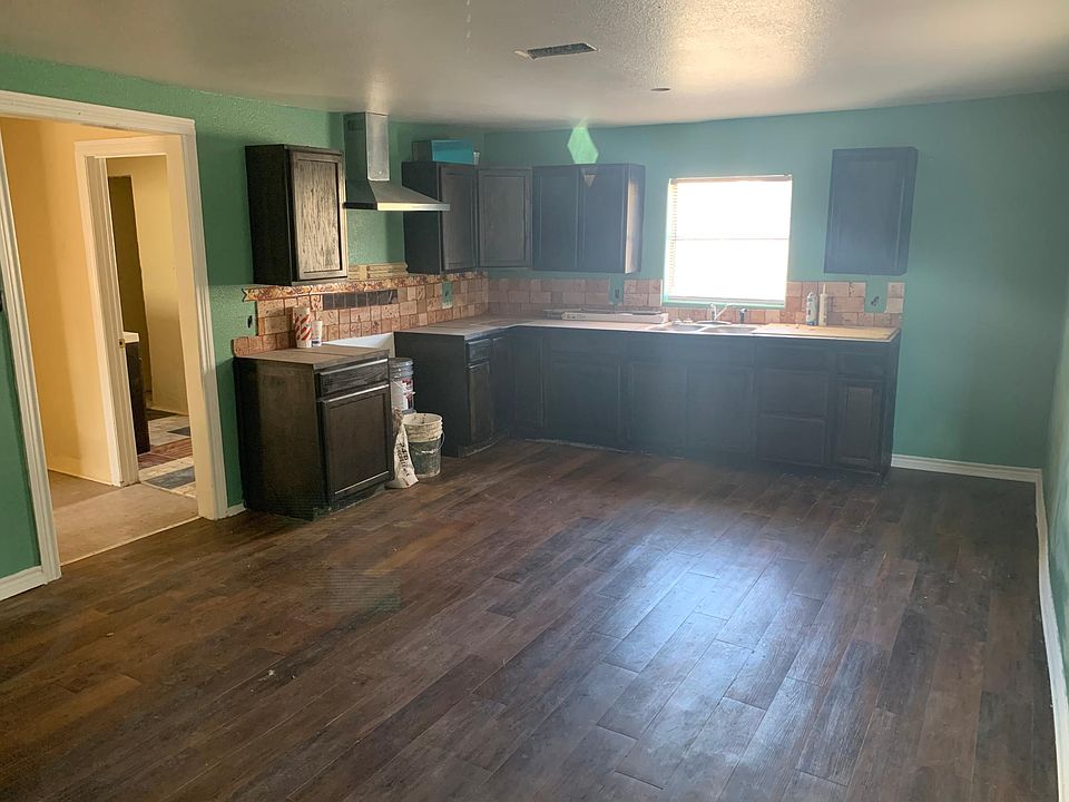 2nd image of 3503 Lake Ln