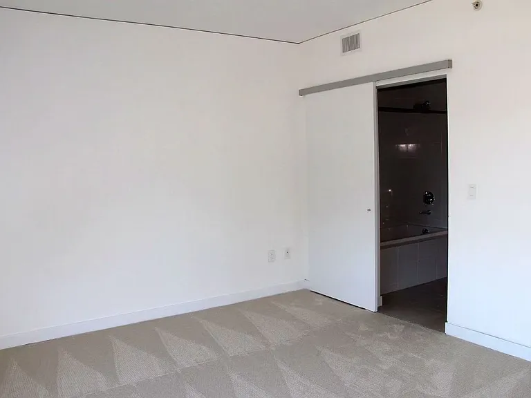 9 Macarthur Pl #N607 — Photo 13