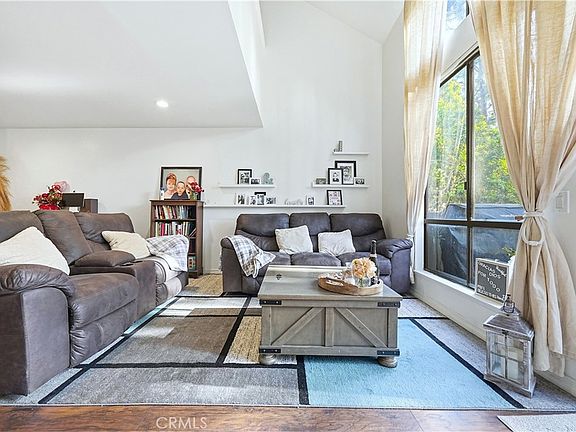 4th image of 13936 Edgewater Dr