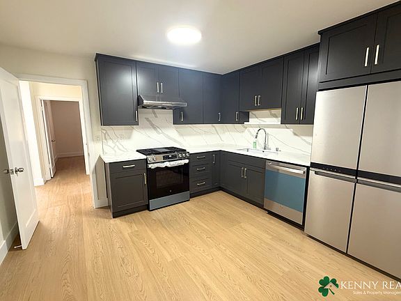 4th image of 525 Hanover St