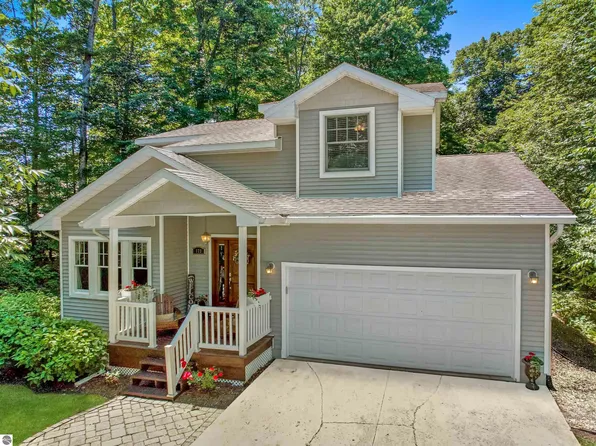 173 Rosebud Ct, Traverse City, MI 49696