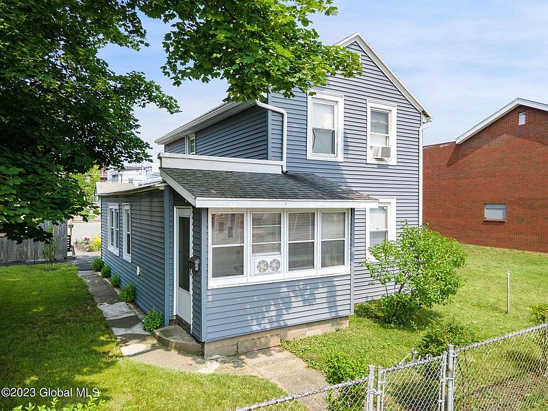3rd image of 1617 2nd Avenue
