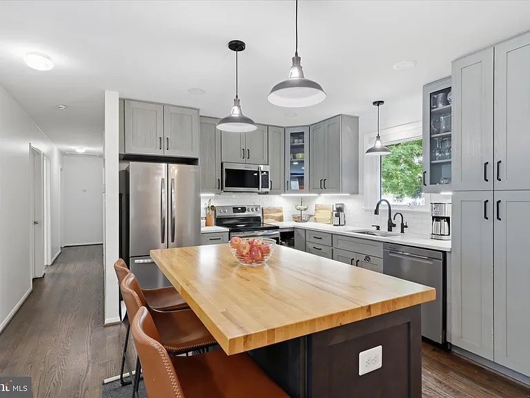 10703 Almond St — Photo 8