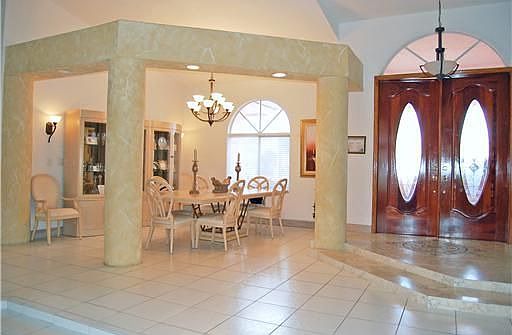 4th image of 18601 Wentworth Dr