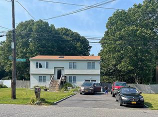 259 Carlton Dr E, Shirley, NY 11967