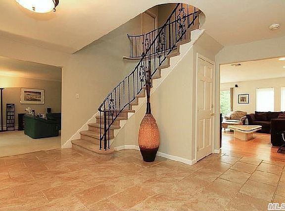 2nd image of 8 Stepping Stone Cres
