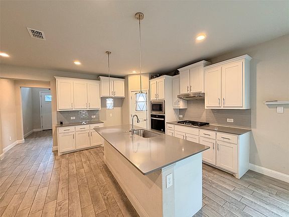 4th image of 1324 Razorbill Rd