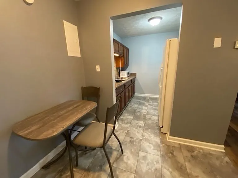 220 Pearson St — Photo 11