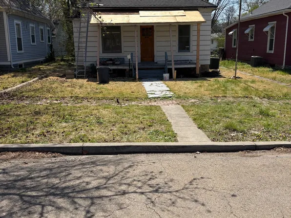 1823 SW 2nd St, Topeka, KS 66606