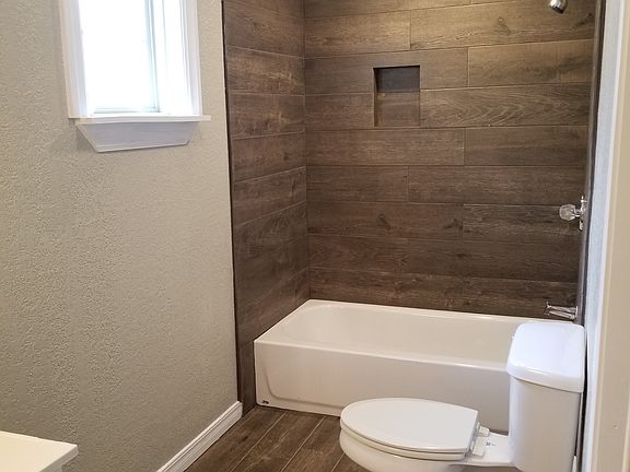 5th image of 907 La Manda Blvd
