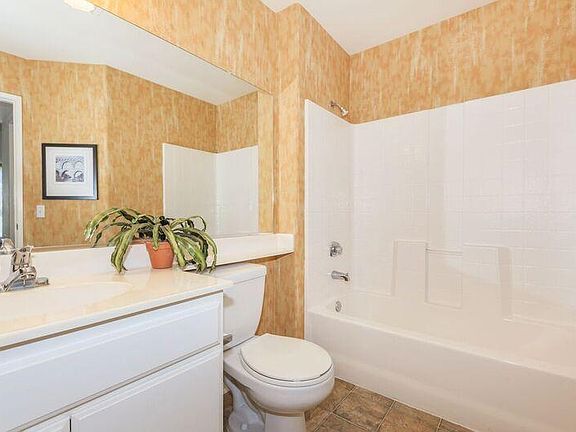 4th image of 18062 Annes Cir Unit 203