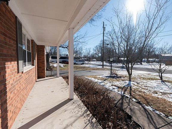 4th image of 814 Timberwood Ln