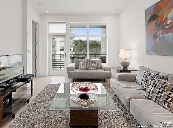 3rd image of 17902 La Cantera Pkwy #318