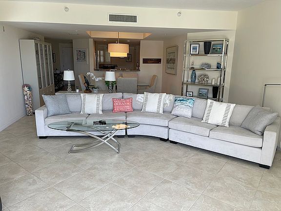 3rd image of 579 NE Plantation Rd APT N208