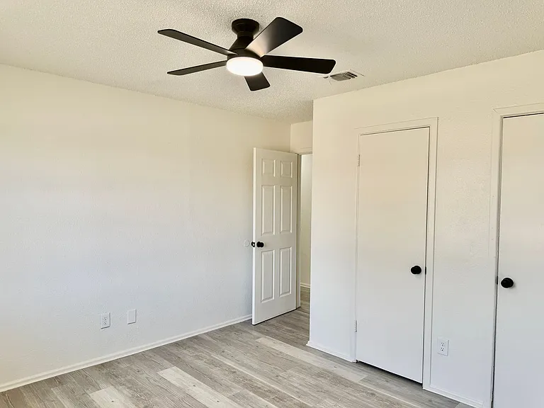 4615 Grinnell St #106 — Photo 16