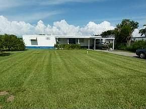 3rd image of 1615 Lake Dr W