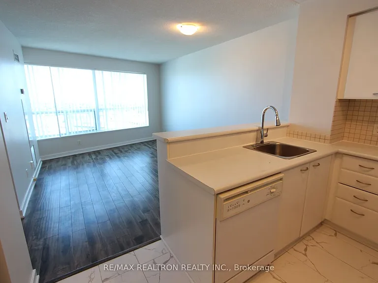 36 Lee Centre Dr #2906 — Photo 6