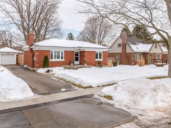 29 Hillier Cres, Brantford, ON N3R 1X3