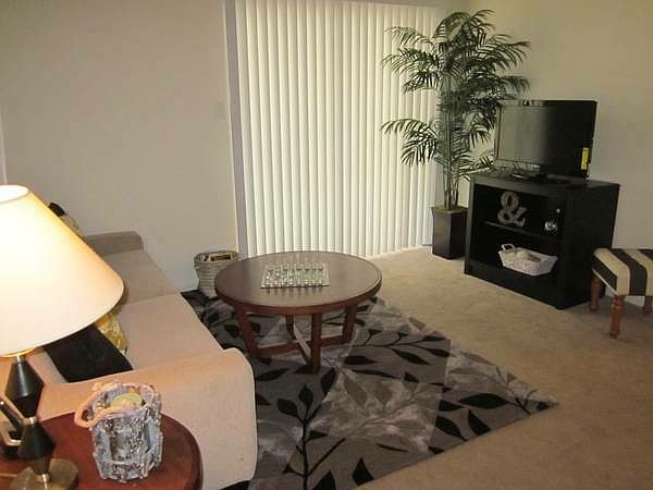 2nd image of 2411 Richland Ave APT 310