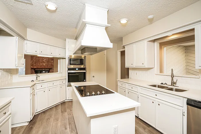 13823 Swiss Hill Dr — Photo 7