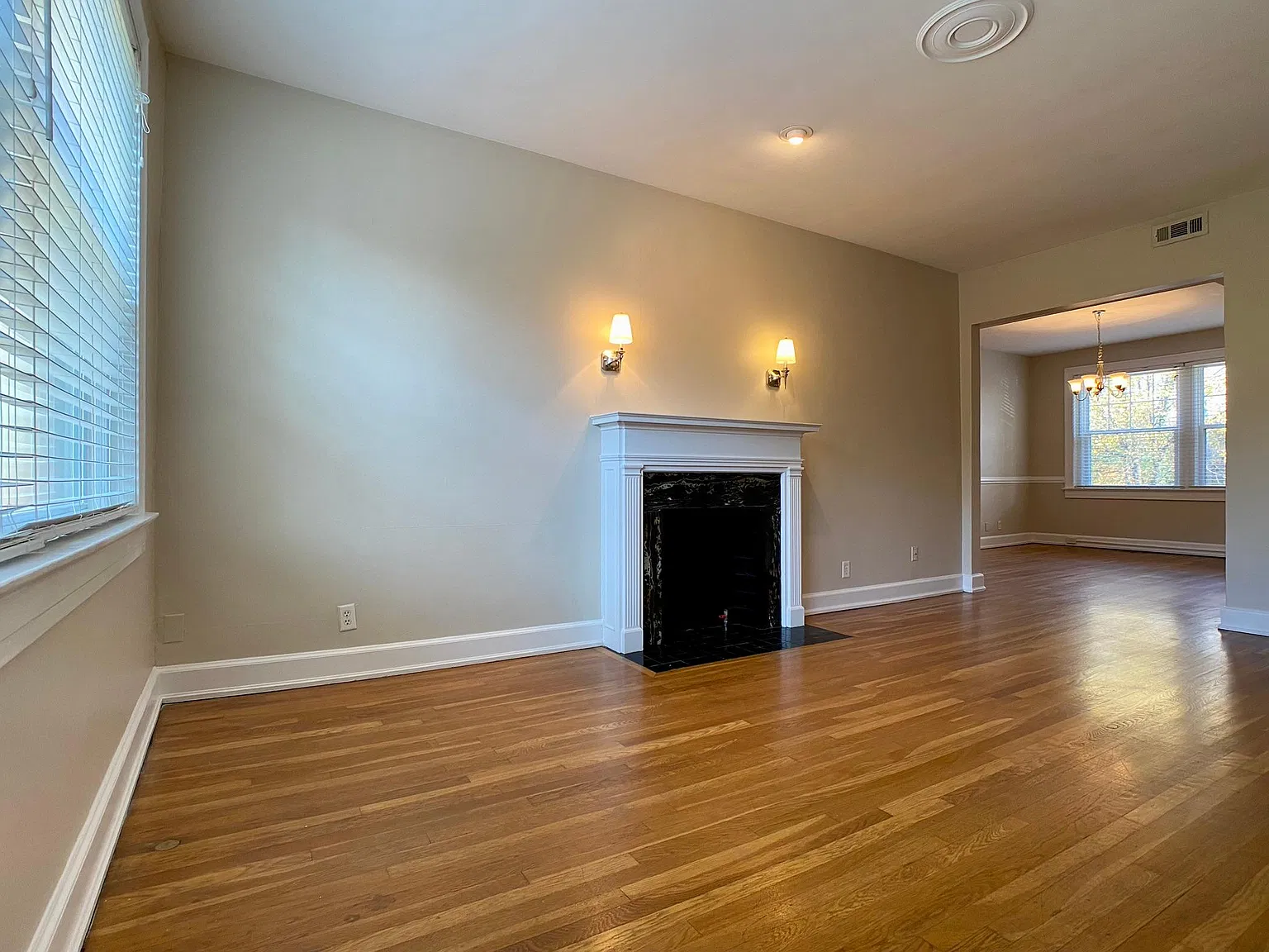 2 bed, 1000 sqft, $1,370 — Photo 3