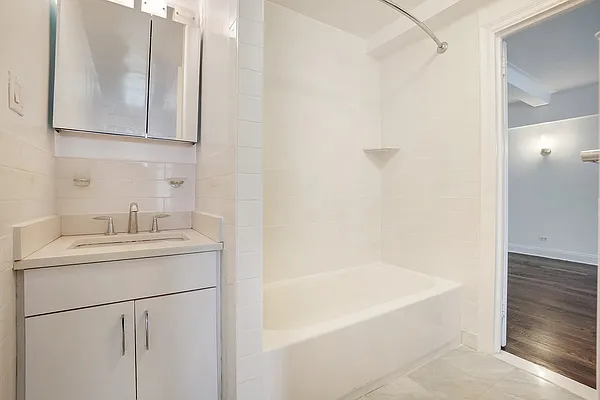 Rented by Bond New York | media 5