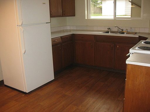 3rd image of 2323 Benton Ave