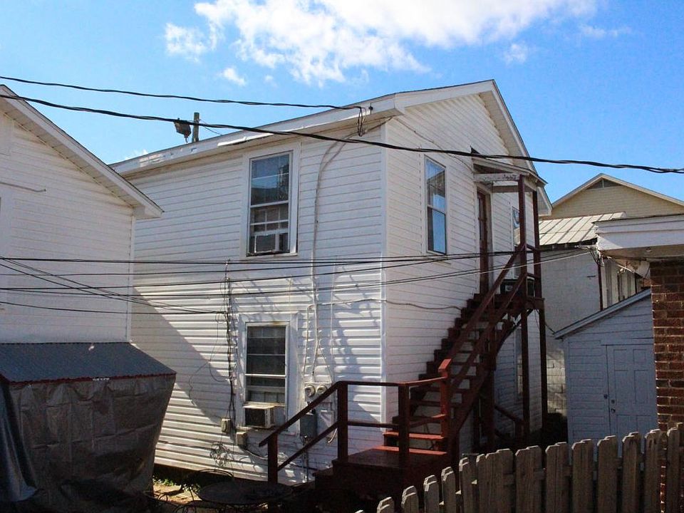 1st image of 1015 6th St #4