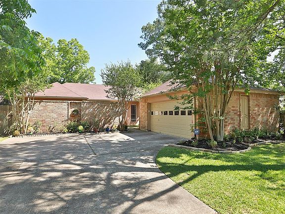 3rd image of 22102 Unicorns Horn Ln