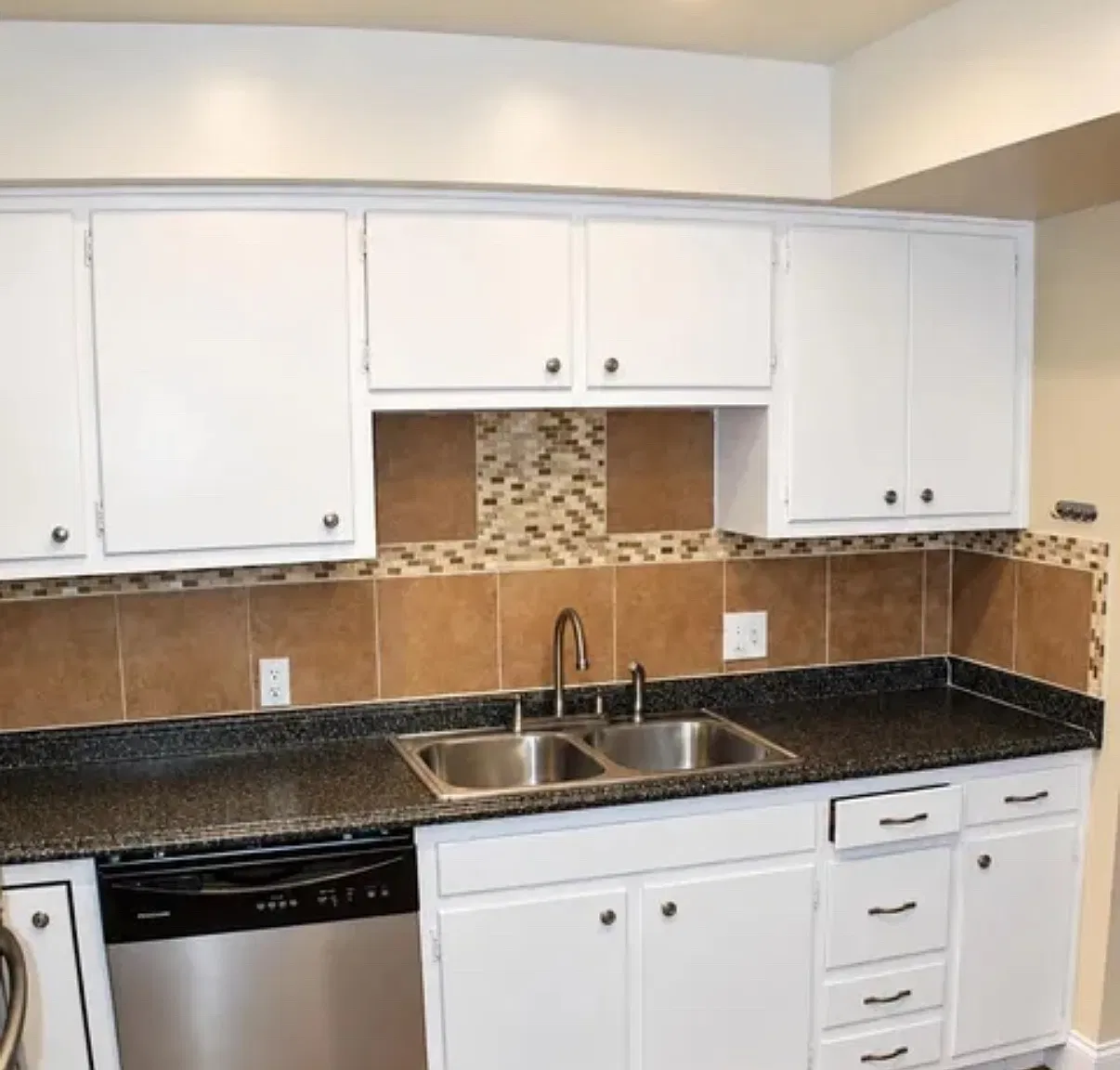 2 bed, 972 sqft, $1,050 — Photo 2