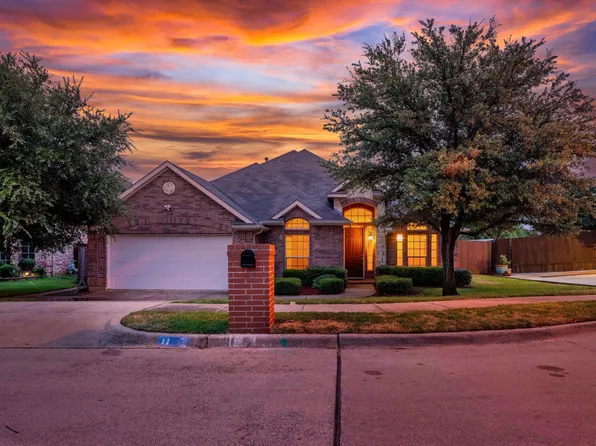 11 Beechcreek Dr, Edgecliff Village, TX 76134