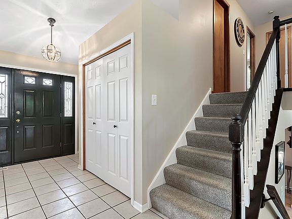 4th image of 9185 Maplewood St