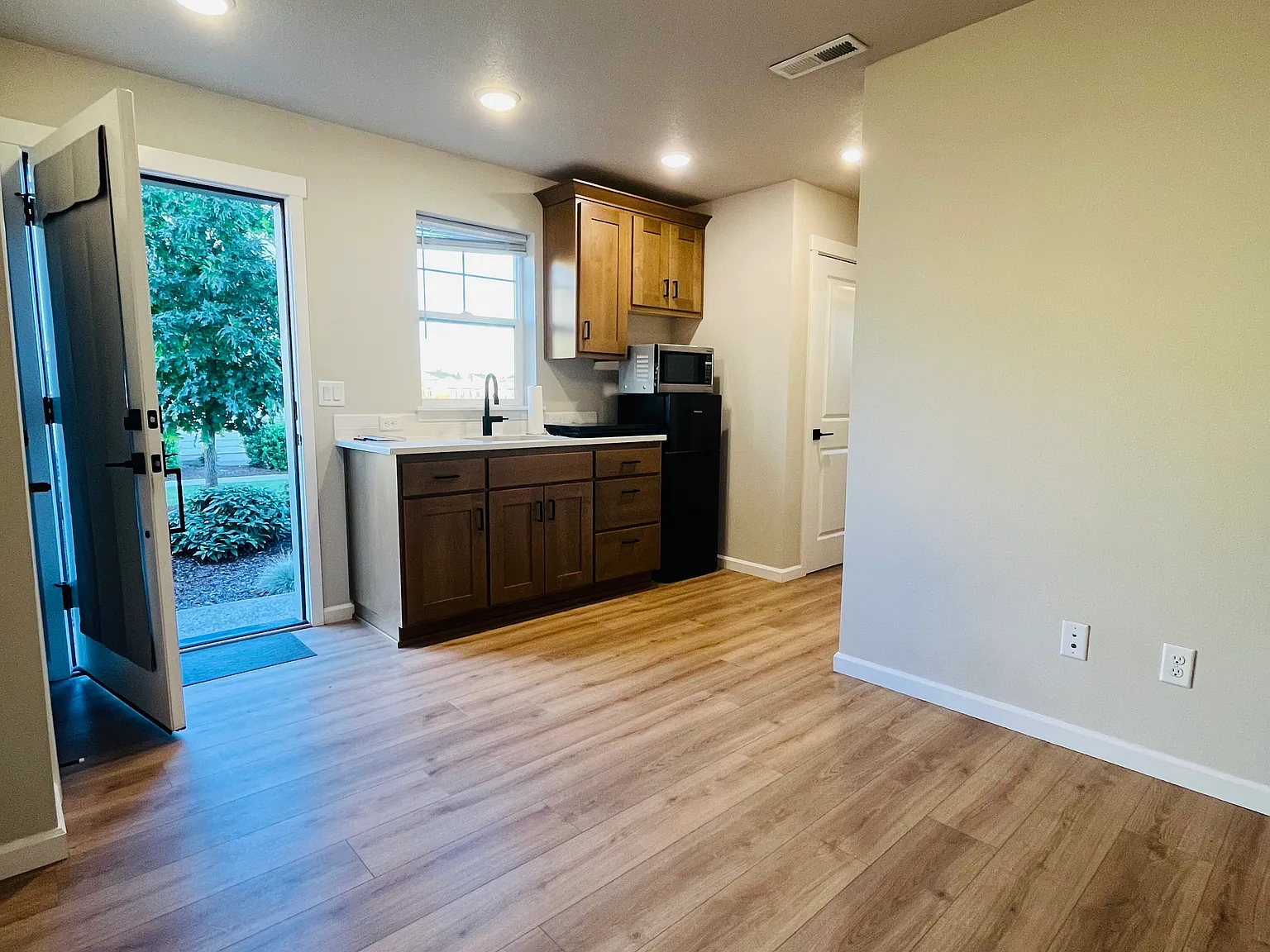 1 bed, 350 sqft, $1,399 — Photo 4