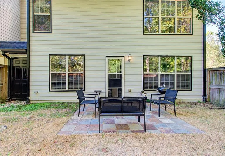 1204 Gates Cir SE — Photo 24
